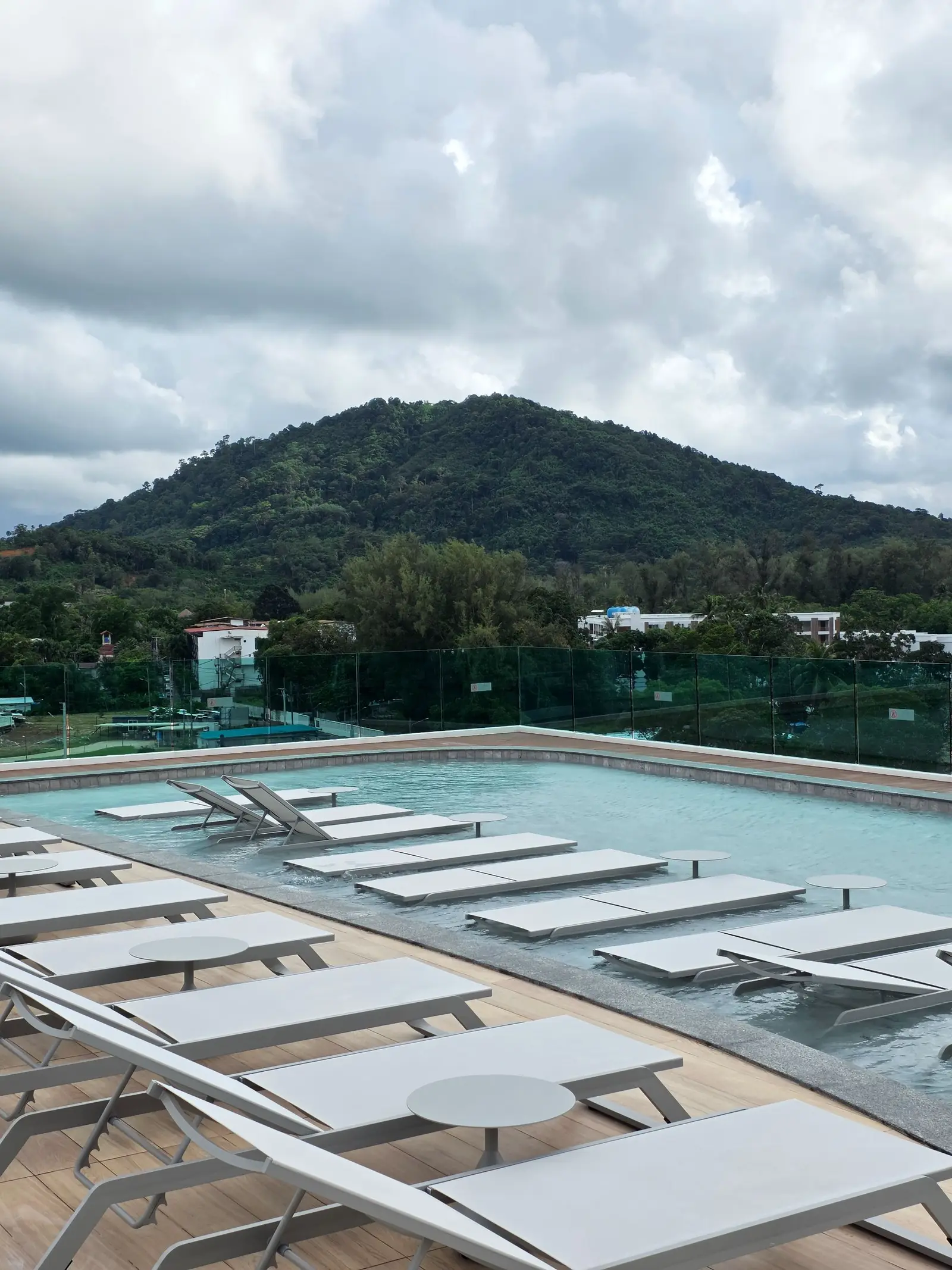 Rooftop-Infinity-Pool