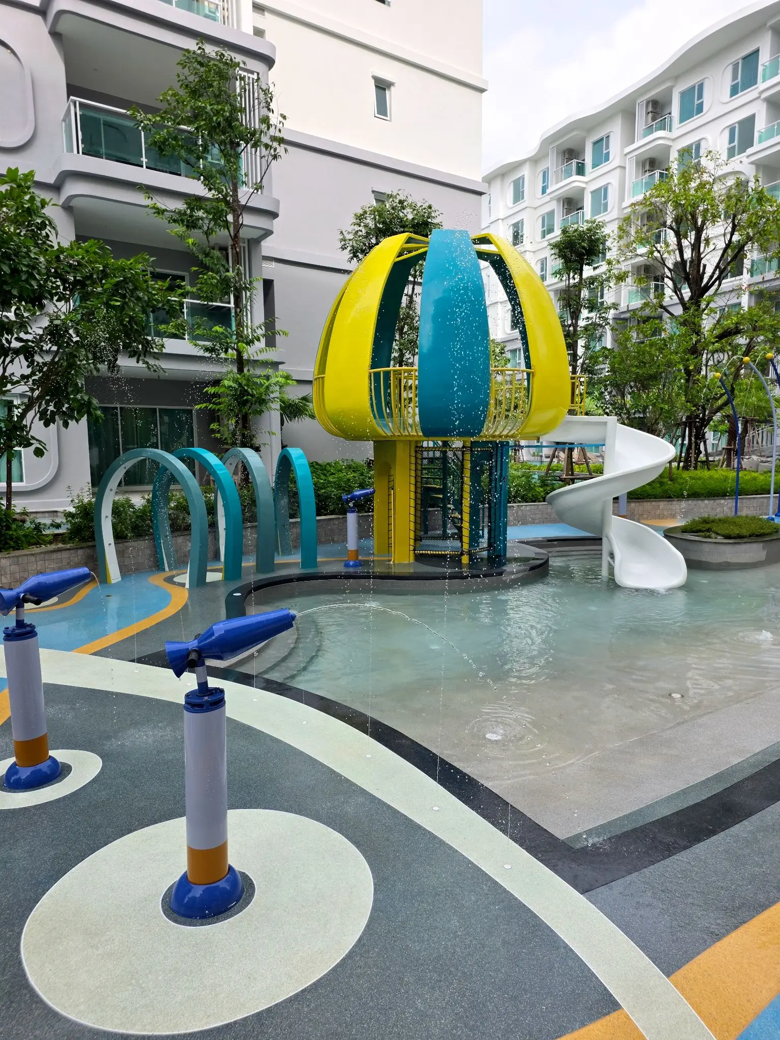 Kids splash park & waterpark