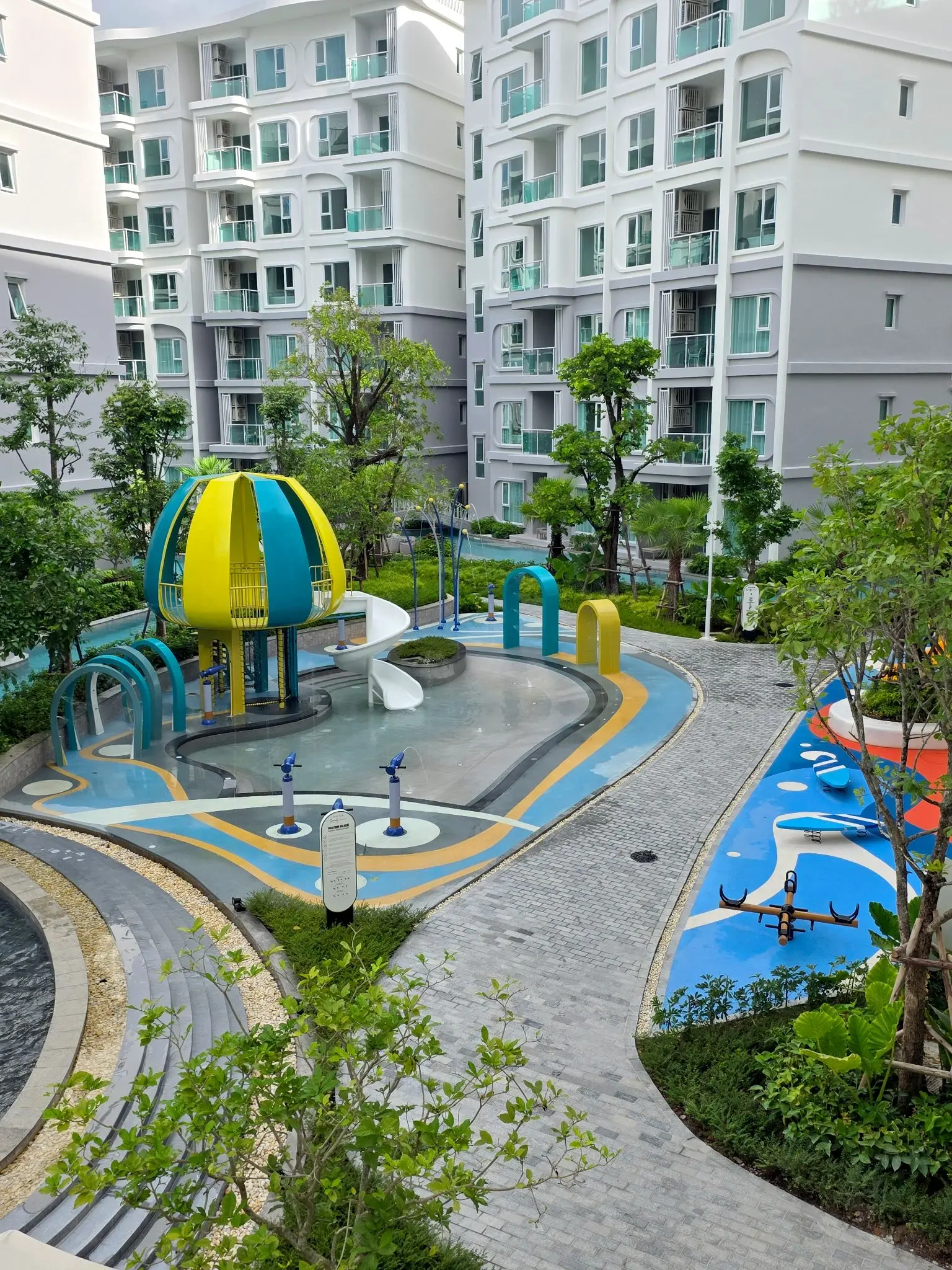 Kinder-Wasserpark & Spielplatz