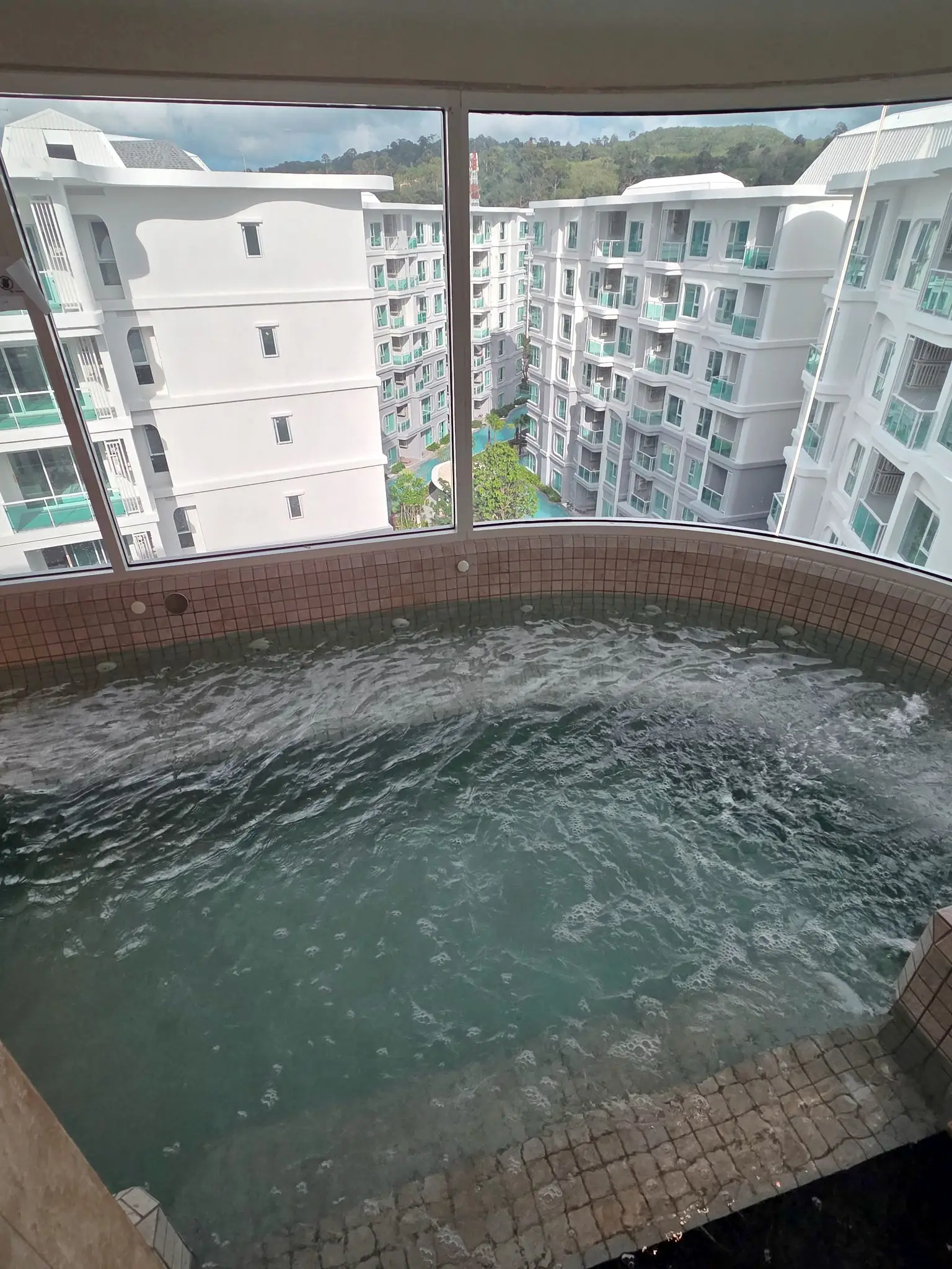 Onsen-Jacuzzi, Sauna & Dampfbad